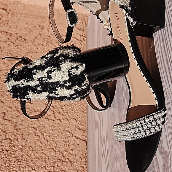 Betsey Johnson Annela embellished rhinestone sandals size 8.5 - Picture 6 of 15